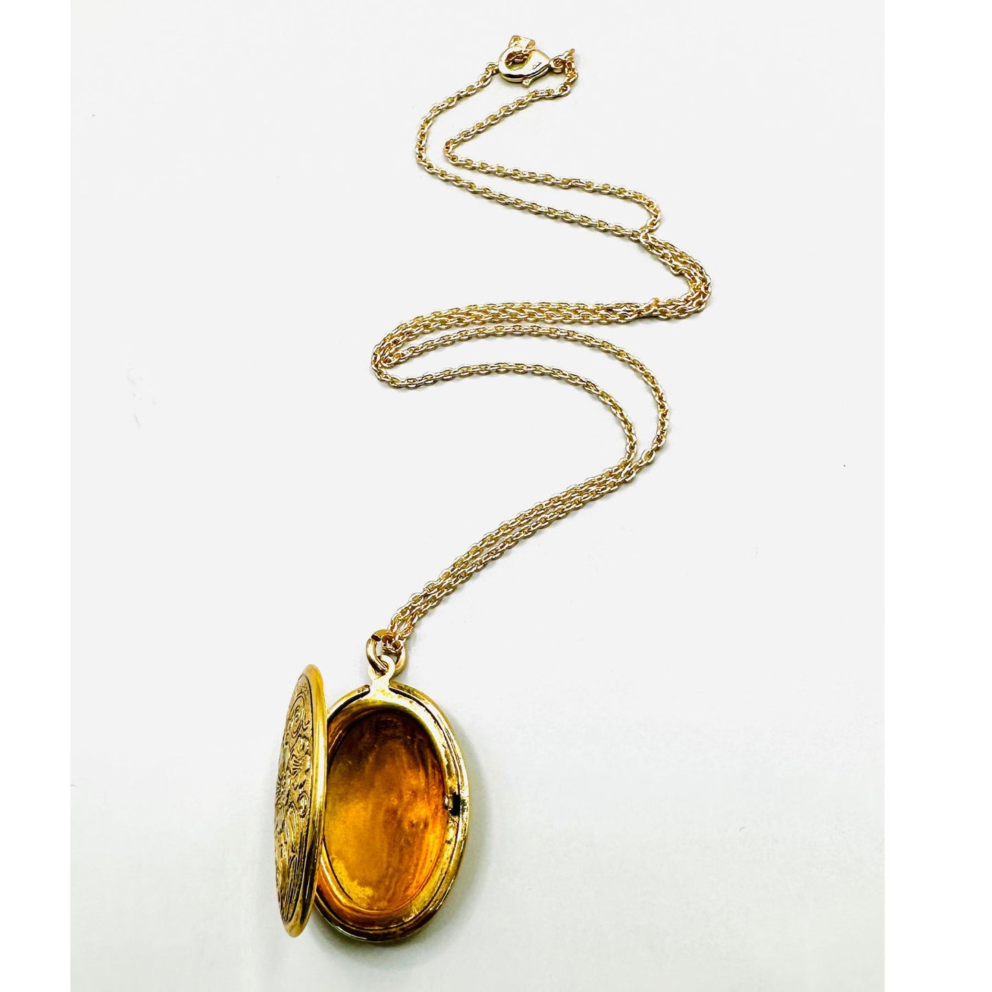 Floral Carrie Oval Locket Necklace