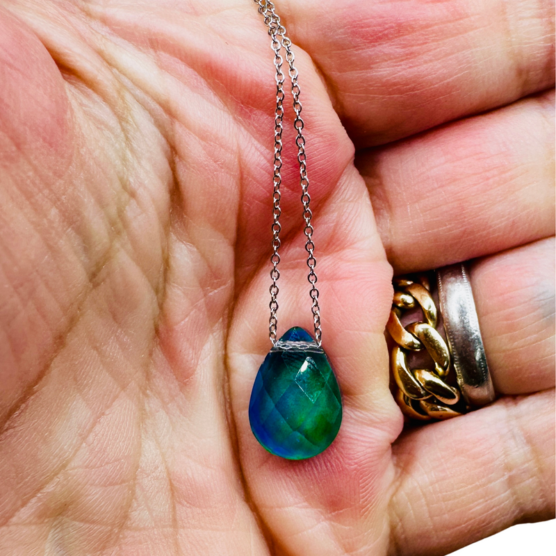 Color Changing Mood Necklace: Heart or Drop