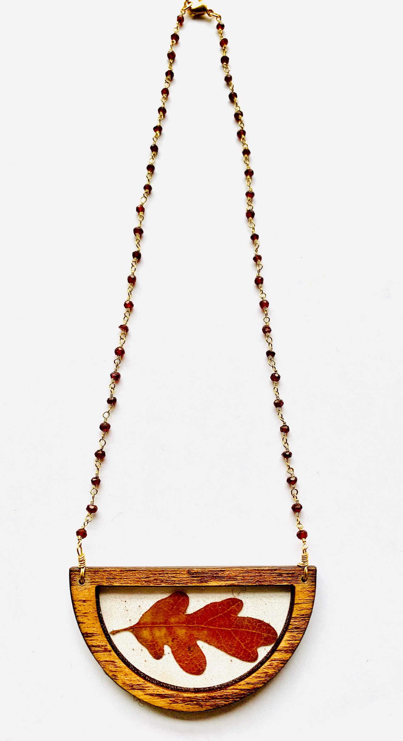 Wood Bezel Rein Leaf Garnet Necklace