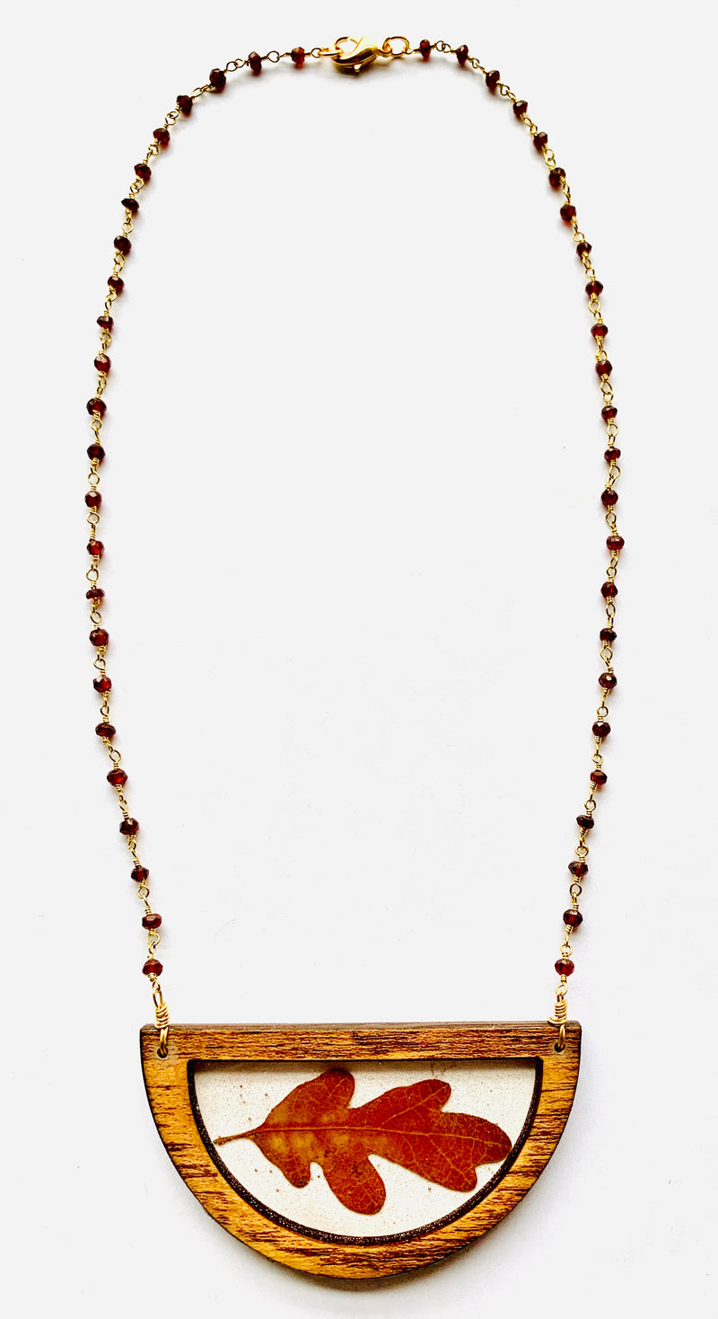 Wood Bezel Rein Leaf Garnet Necklace